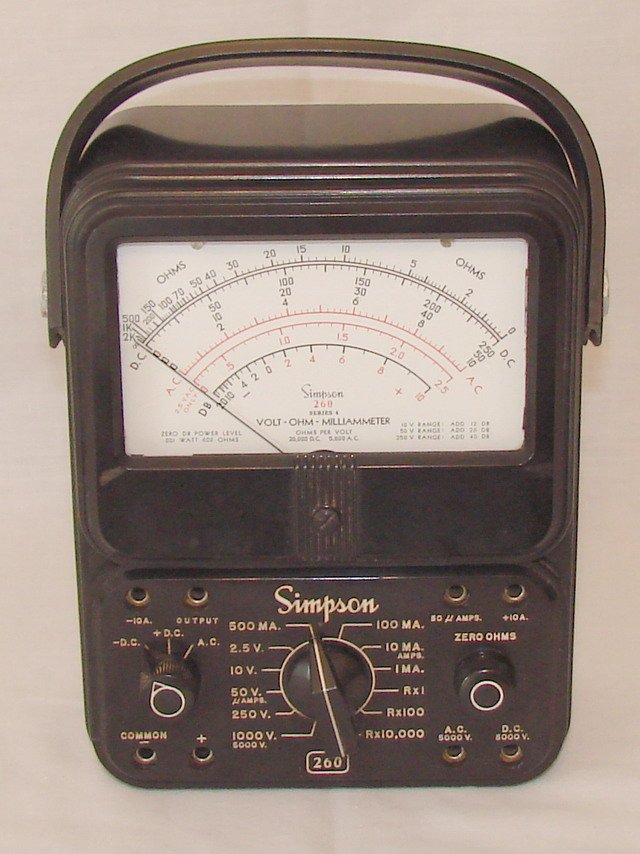 Figure 4 — Series 4 front panel. The 4M variant of this series introduced the mirrored dial while remaining a
pivot-and-jewel movement — the taut band was still five years away. Photo: simpson260.com (collect…