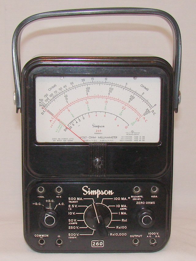 Figure 6 — Series 6 front panel: taut-band suspension standard for the first time on a base (non-M) model, with
the "transit" switch position and rubber corner feet that mark every Series 6 and later.
Photo: …